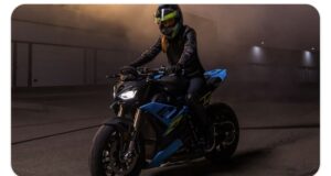 3 सेकंड में पकड़ लेती है 100 की रफ्तार! BMW की नई सुपरबाइक भारत में लॉन्च, कीमत 20 लाख के करीब