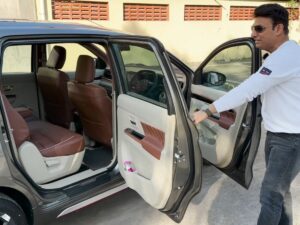 ₹9.82 लाख की यह 7-सीटर कार आई मार्केट में सबसे आगे, इनोवा, स्कॉर्पियो और फॉर्च्यूनर भी नहीं रोक पाईं