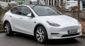 Tesla Model Y को भारत में नहीं मिला वैसा रिस्पॉन्स, लॉन्च के डेढ़ महीने बाद भी सीमित बुकिंग