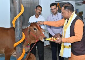 मुख्यमंत्री करे गोमाता के पूजा, प्रदेशवासी बर मांगिन सुख-समृद्धि अऊ खुशहाली