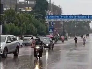 मोन्था तूफान ले गरज उठे छत्तीसगढ़ के आकाश: 17 जिलामं अलर्ट, तेज हवा संग बरसत हे पानी