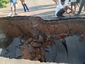 मोंथा के असर: रेल सुरंग म गिरिस चट्टान, 10 दिन मं दूसरी बार भूस्खलन