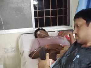 नशा मं चूर डॉक्टर अस्पताल मं गिरिस मरीज ऊपर: