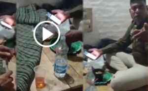 Bilaspur Viral Video : मोपका चौकी के भीतर दारू पार्टी, आरक्षक मन के जाम छलकावत वीडियो वायरल, जान ले मार डारहूं के धमकी ले मचे हे बवाल…