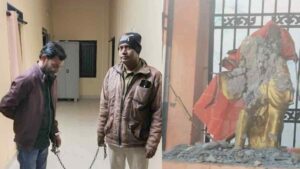 CG News: गांधी जी के मूर्ति तोड़े गे, ग्रामवासी मन म आक्रोश…!