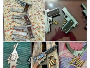 अपराध म रोक लगाय खातिर पुलिस के सख्ती: ऑनलाइन हतियार मंगाय वाले अउ नशा करे वाले मन पकड़ाय
