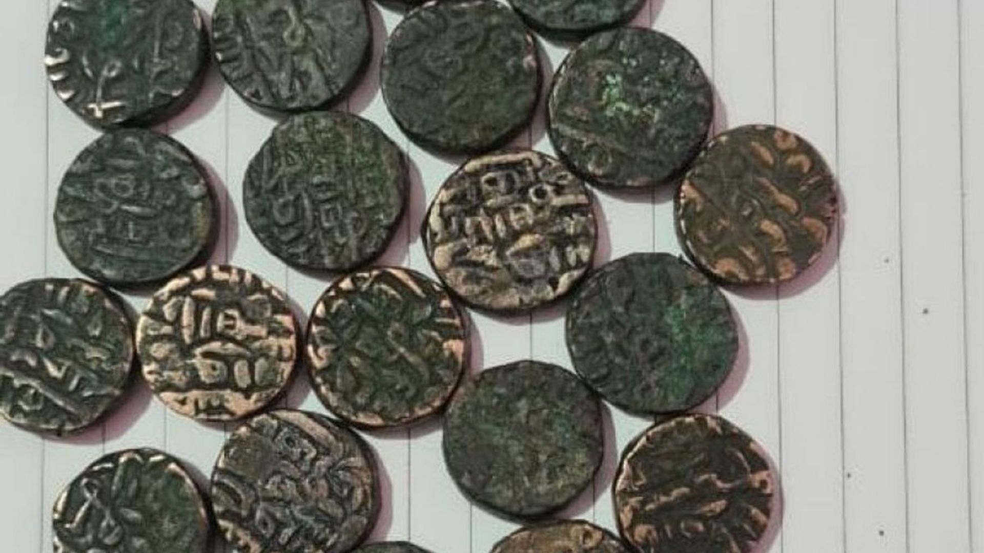 Chhattisgarh Coins Found : आरंग के रीवा म निकले सिक्का मन ल काबर लुकावत हे पुरातत्व बिभाग? उठत हे भारी सवाल…