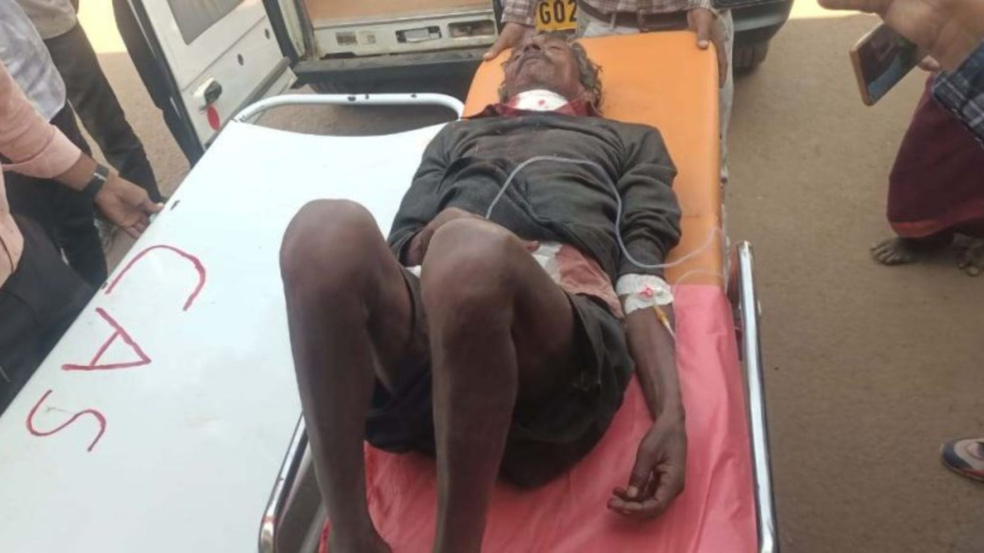 Chhattisgarh farmer crisis : सिस्टम के मार, टोकन नइ कटिस त निराश किसान ह ब्लेड ले अपन गला काटिस, हालत भारी नाजुक…