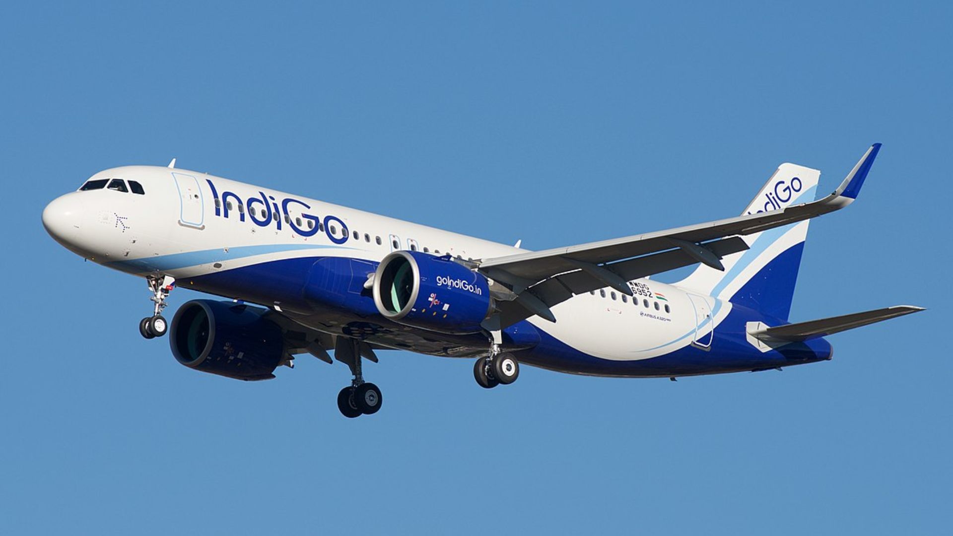 IndiGo flight cancellations Raipur : रायपुर एयरपोर्ट म भारी संकट : 24 घंटा म इंडिगो के 20 ले जादा उड़ान रद्द, 7000 जात्री फँसे…