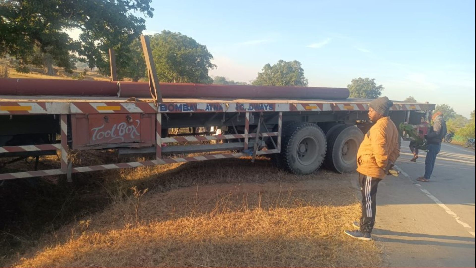 Jashpur Accident : खड़े ट्रेलर ले टकरागे तेज रफ्तार कार, एकैच गांव के 5 मनखे मनके ओतकिच बेर मउत....