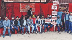 CG Korba News : कोरबा रेलवे म हाल-बेहाल : 70% टैक्स छूट के मांग म रनिंग स्टाफ 48 घंटा ले भूख हड़ताल म….