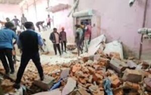 Surajpur Cold Storage Accident : भयंकर हादसा: मित्तल कोल्ड स्टोरेज के दिवार ढही, 3 मजदूर के दुखद मउत, कलेक्टर-एसपी पहुँचीन, गांव वाले मन ह विरोध करत हें