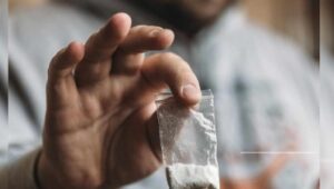 Cocaine Seized Raipur : नसा के बड़े रैकेट के फूटीस भांडा, रायपुर म 80 लाख के कोकीन धराइस…
