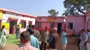Khairagarh News : स्कूल में अजब दहशत : स्कूल पहुंचत छात्रा मन होवत हें बेहोश, डॉक्टर घलो हें हैरान, जानव का हे मामला