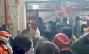 CG Khairagarh News : करमतरा में आधा रात के बवाल : थाना म गूंजिस पुलिस मुर्दाबाद’ के नारा, सुस्त पुलिस ऊपर उठिस सवाल!