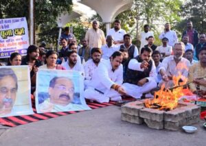 रायपुर म चौपाटी बर महाभारत : कांग्रेस ह भाजपा नेता मन बर करिस सद्बुद्धि यज्ञ….कतका दिन चलही वैध-अवैध के खेल?