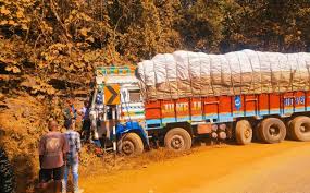 Kanger Valley Road Accident : कांगेर घाटी में ‘काल’ बनके दउड़िस ट्रक: ब्रेक फेल होय ले पिकअप के उड़िस परखच्चा, 3 झन के मौत