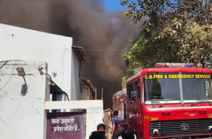 छत्तीसगढ़ में आग के तांडव: बिलासपुर के पेंट गोदाम अउ खैरागढ़ के डामर प्लांट में भीषण आग, जोरदार धमाका ले दहलिस इलाका