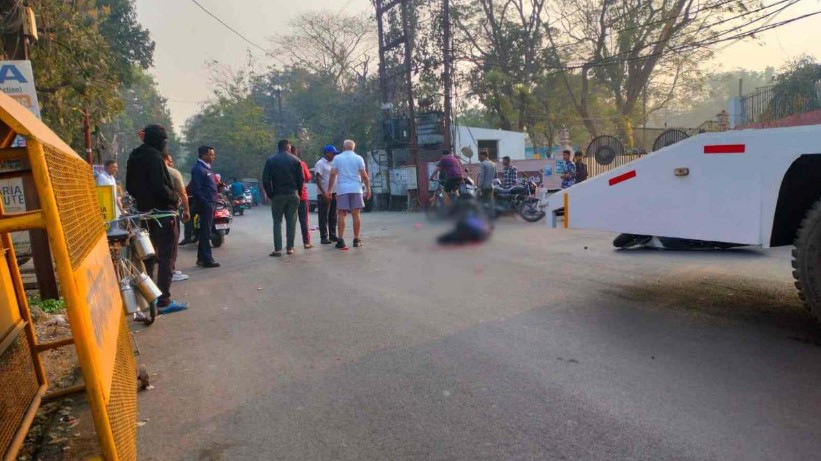 ट्रैफिक पुलिस के गाड़ी ले होइस बड़का हादसा, एक लइका के मउत अउ एक गंभीर