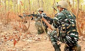 सुरक्षा बल अउ नक्सली मन के बीच मुठभेड़ जारी, नक्सली कमांडर उधम सिंह ढेर