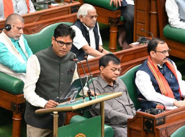 छत्तीसगढ़ विधानसभा: वित्त मंत्री ओपी चौधरी ह पेश करिस आर्थिक सर्वेक्षण, राज के बढ़त तरक्की के दिखिस पूरा खाका
