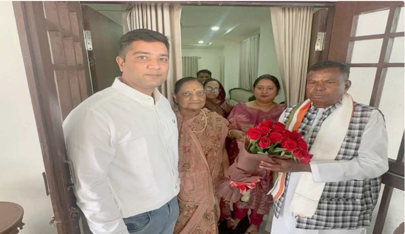 भूपेश बघेल के घर पहुँचे कवासी लखमा, सियानी मन ले करिन मुलाकात; सिंहदेव अउ महंत ले घलो मिलिन