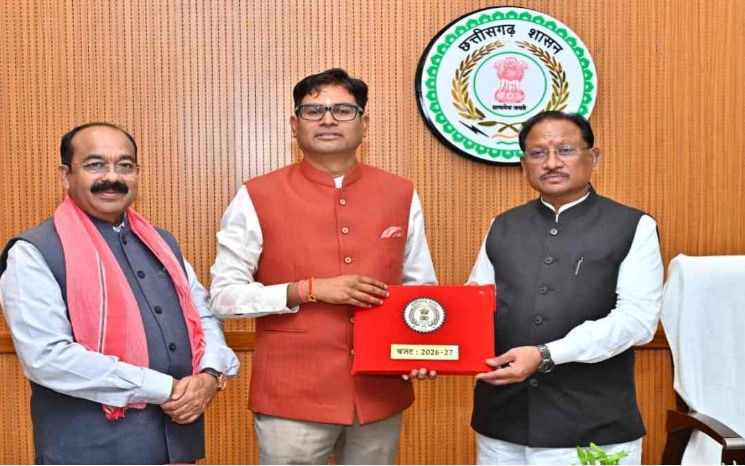 बजट पेस करे के पहिली सीएम ले मिलिन वित्त मंत्री: साय कहिन –मनखे मन के आस पूरा करही ए बजट