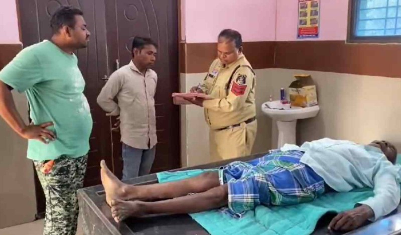 महुआ बीने गे दम्पति ऊपर मधुमक्खी मन के हमला, पति के मउत अउ पत्नी घायल