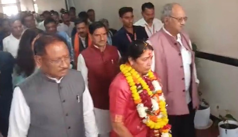लक्ष्मी वर्मा ह भरिस परचा: सीएम विष्णु देव साय बनिस प्रस्तावक, भाजपा के दिग्गज मन के मौजूदगी मा होइस नामांकन