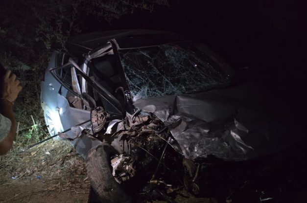 नेशनल हाईवे-30 मा दू ठन कार मन के बीच जबरदस्त भिड़ंत, 6 मनखे मन के मउत, 3 झन घायल
