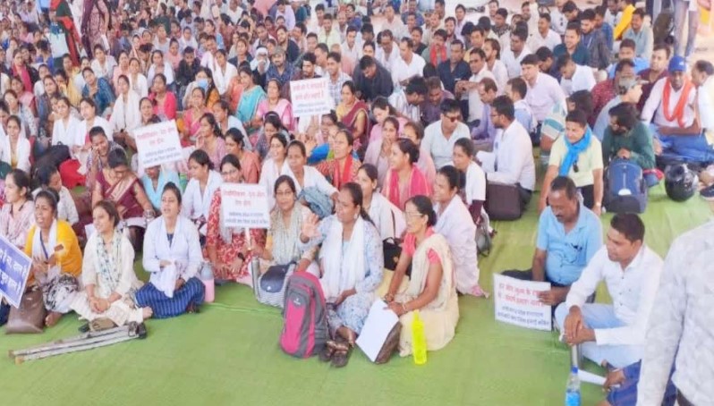 NHM कर्मचारी मन फेर जा सकथें हड़ताल म, मांग पूरा नई होय ले हें गुस्साए