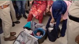 सूटकेस में गरुवा के गोस लेके पहुंचिन महिला मन, बिलासपुर रेलवे स्टेशन में धराइन