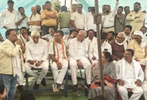 सूरजपुर म गरमाइस सियासत: ‘जय-वीरू’ के बीच बइठिन दीपक बैज, कांग्रेस नेता ऊपर एफआईआर के विरोध म उग्र आंदोलन के चेतावनी