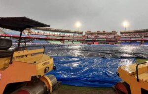रायपुर म RCB vs KKR मैच ले पहिली बदलिस मौसम के मिजाज, रुक-रुक के होवत हे बारिश