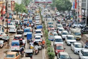 जाम ले जुझत राजधानी मा पुलिस के नवा पहल: हेल्पलाइन नंबर जारी, 12 मिनट मा पहुँचही क्यूआरटी टीम