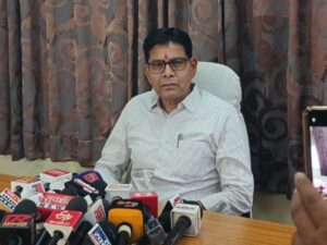 तहसीलदार के हड़ताल ऊपर समाधान के उम्मीद: राजस्व मंत्री टंक राम वर्मा बोलिन- सचिव स्तर म होवत हे गोठ-बात, जल्दी निकलही रस्ता