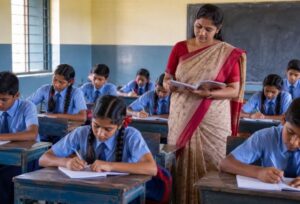 किताब-ड्रेस के अतापता नई, आज ले खुल गे छत्तीसगढ़ के स्कूल; बिना बुक-कॉपी कइसने होही पढ़ाई?
