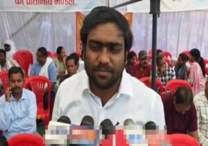 तहसीलदार अउ नायब तहसीलदार मन के हड़ताल जारी, बोलिन– जब तक विधायक ह नई धराही, इहें बइठे रहिबो