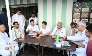 छत्तीसगढ़ के जेन जी मन ला रिझाय बर राहुल गांधी ह नूडल्स प्वाइंट में जमाइस अड्डा, चाय अउ मैगी के संग दीस राजनीतिक संदेस