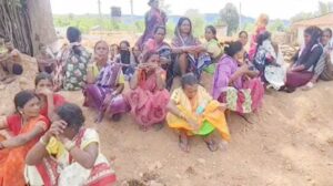नारायणपुर म भारी तनाव: धर्मांतरण ला लेके इसाई अउ आदिवासी समाज म बवाल, पुलिस छावनी म बदलिस गांव