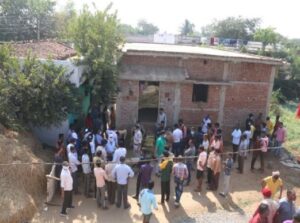 रायपुर मा दिल दहलाय वाला घटना: करजा के दलदल मा फँसिस मैकेनिक, पत्नी अउ 3 मासूम लइका मन ला जहर देके खुद फांसी मा झूलिस