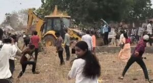 नकटी गाँव म अतिक्रमन हटाए के बेरा म बवाल, पुलिस ह अजात गाँव वाले मन के खिलाफ बलवा समेत कतकोन धारा म दर्ज करिस एफआईआर