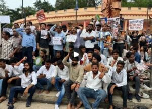 छत्तीसगढ़ मा सोनम वांगचुक के समर्थन अऊ NEET पेपर लीक के विरोध मा बवाल, रायपुर मा 5 युवा अनिश्चितकालीन भूख हड़ताल मा बैठे