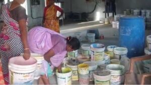 गोबर पेंट ह बनिस जी के जंजाल: सरकारी भरोसा मा आके कर्ज मा डूबीं महिला मन समूह
