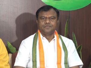 रायपुर म कांग्रेस के अनिश्चितकालीन धरना सिराइस, दीपक बैज कहिन- अब एक हफ्ता म BJP कार्यकर्ता मन ऊपर होही FIR