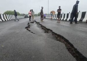 उद्घाटन के पहिली ही भारतमाला सड़क के हाल-बेहाल 6-लेन सड़क मा आईस 35 मीटर लम्बा दरार