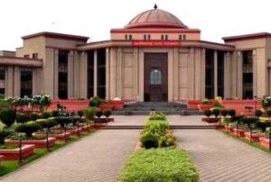 हाईकोर्ट के बड़े फैसला, रिटायर्ड पेंशनर मन ला मिलही 32 महीना के पेंशन एरियर, 120 दिन म भुगतान करे के आदेश