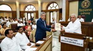विधानसभा में CAG रिपोर्ट पेश: छत्तीसगढ़ के आय तो बाढ़ीस, पर करजा घलो बाढ़गे