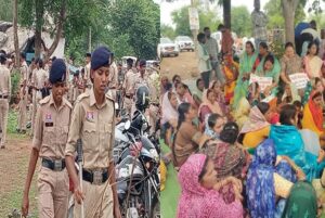नकटी गांव फेर बनिस छावनी: न्याय पदयात्रा बर जुटे सैकड़ों लोगन, सरकार के खिलाफ आक्रोश