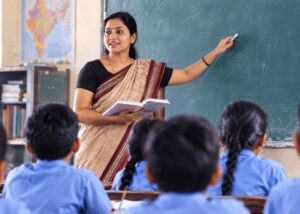 अब स्कूल मं सिरिफ सुविधा नई, पढ़ई के तरीका के घलो होही जांच, दुर्ग समेत 5 जिला मं निरीक्षण